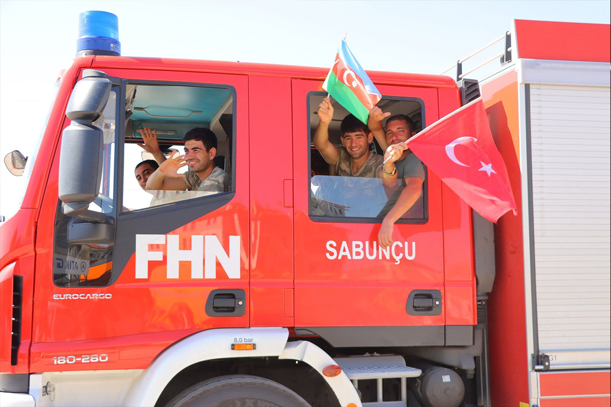 Azerbaycan, Türkiye’nin orman yangınlarıyla mücadelesine destek için ilave ekipler gönderiyor