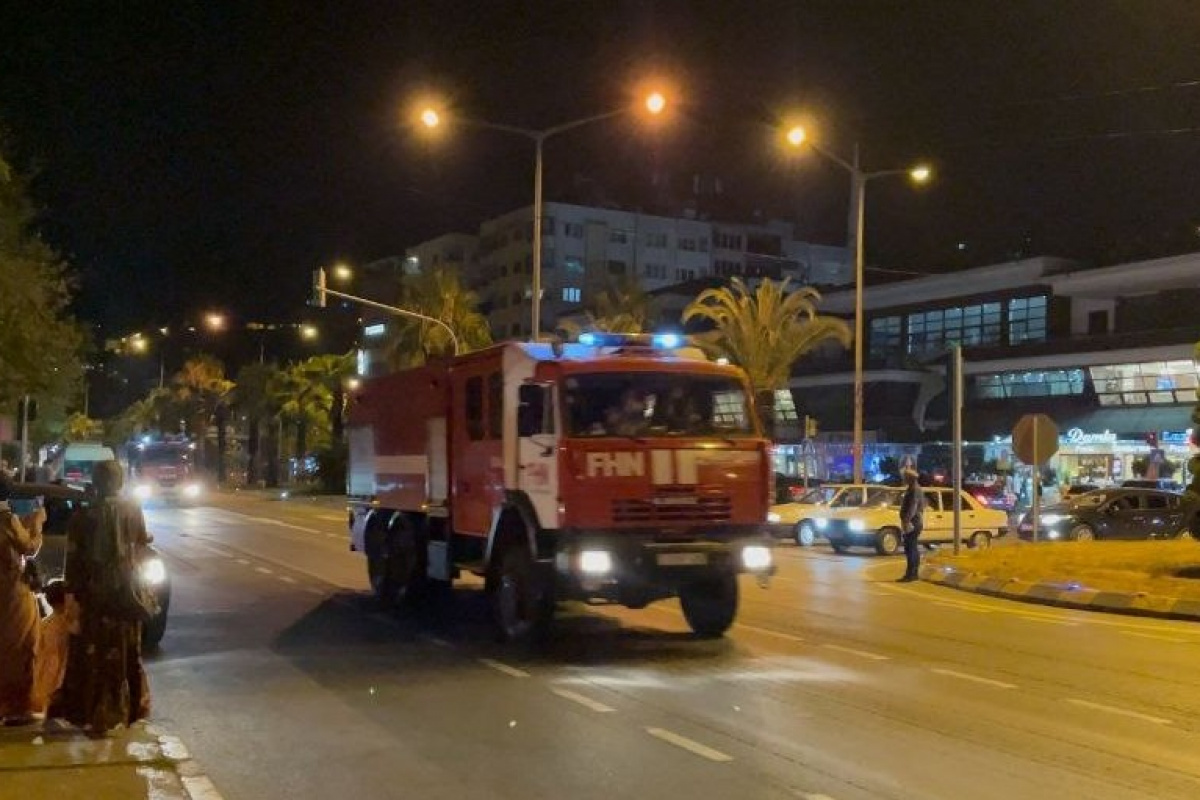 Azerbaycan’dan Türkiye’deki yangın bölgesine destek için itfaiye ekipleri gelmeye devam ediyor