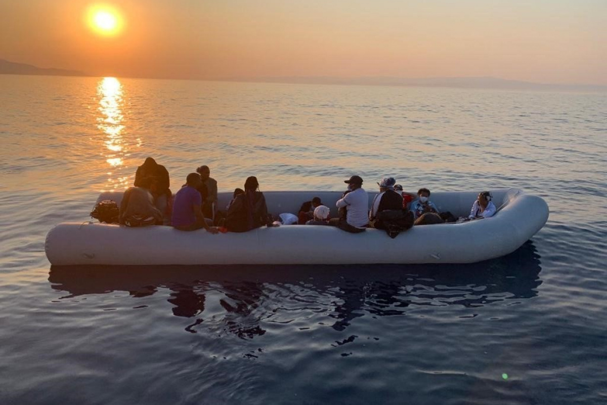 Çanakkale’de 17 düzensiz göçmen kurtarıldı