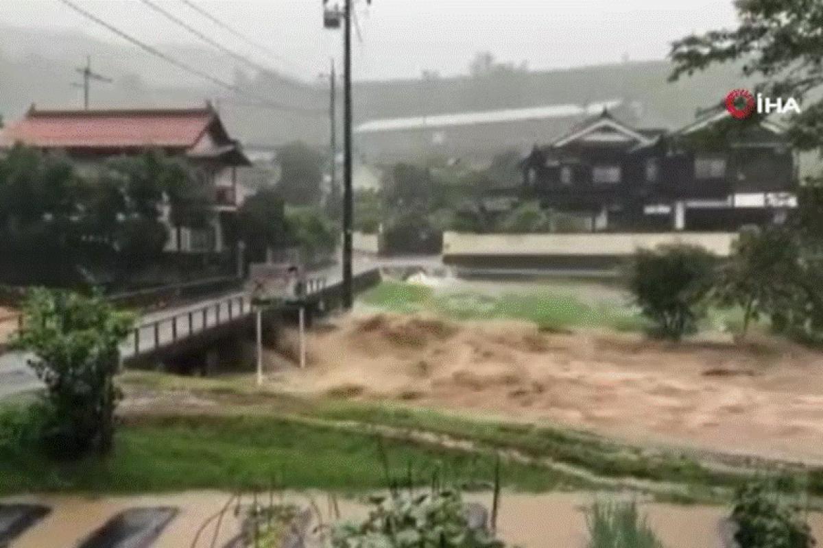 Japonya’da şiddetli yağış ölüme neden oldu
