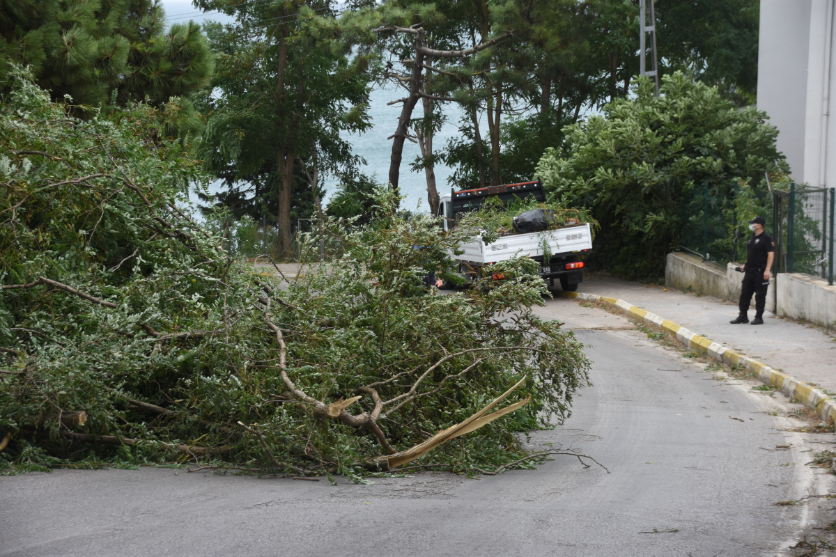 Sinop’ta şiddetli fırtına: 1 kişi boğularak hayatını kaybetti