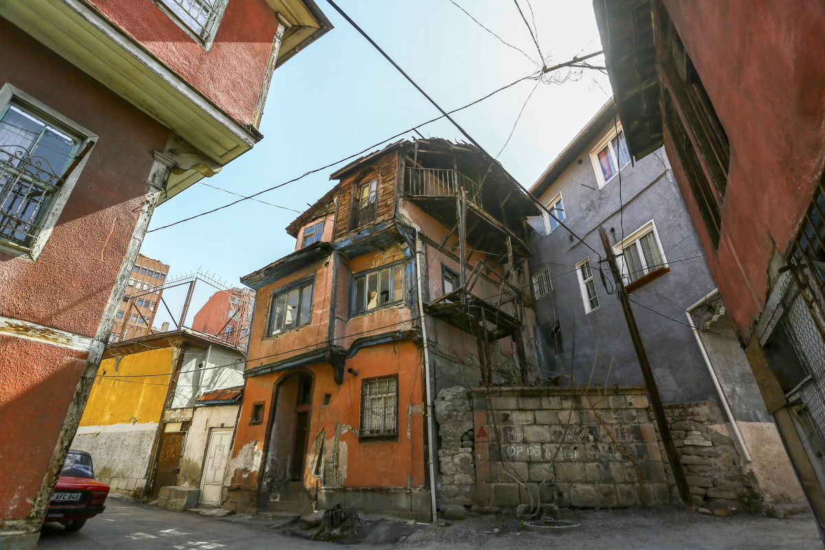 Romanlara konu olan Başkent’in Balat’ı yok olma tehlikesiyle karşı karşıya