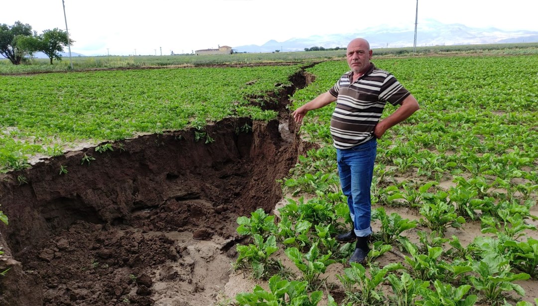 Kayseri’de şiddetli yağmur: Ekili arazide 2,5 kilometre yarık oluşturdu